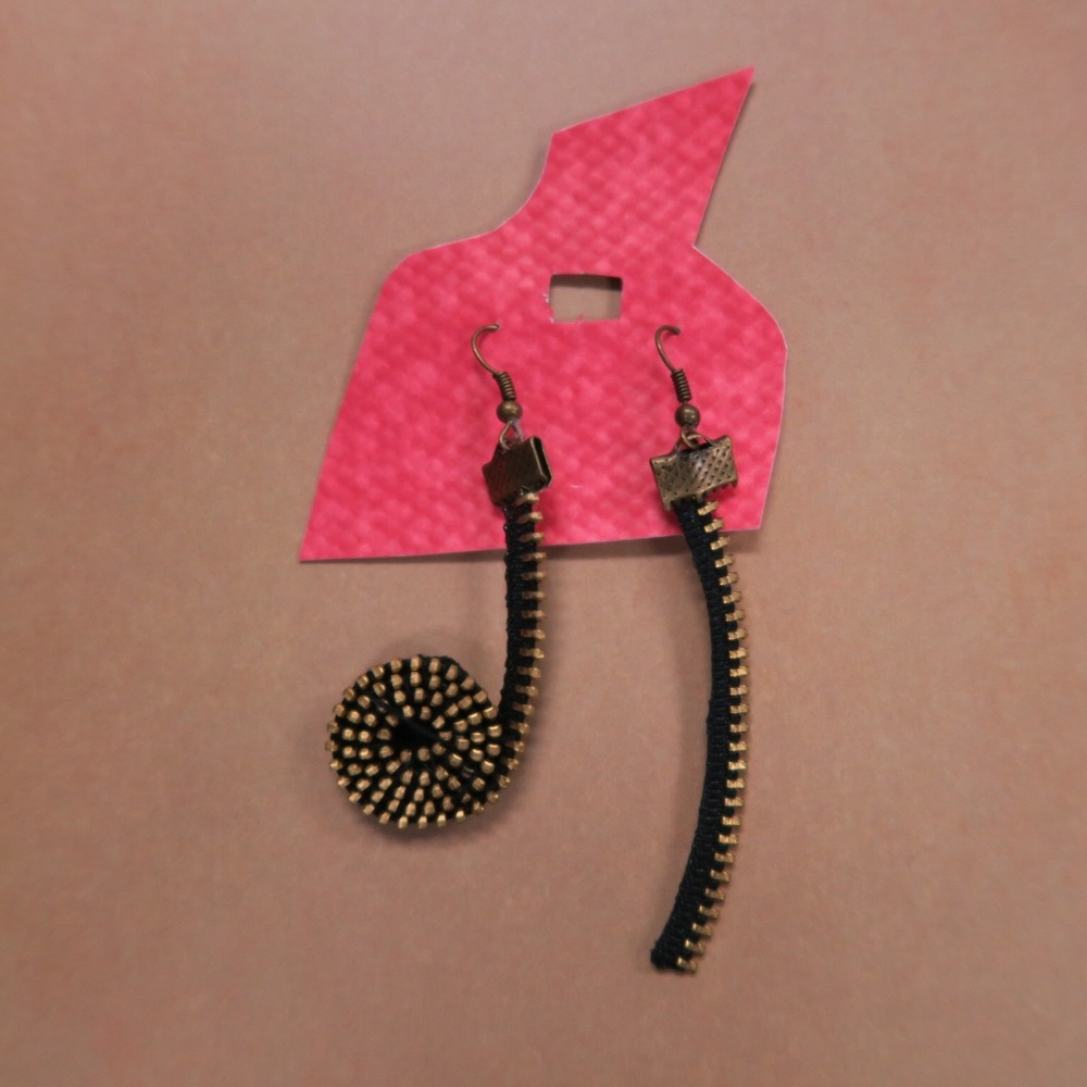 ROCKERITA- Zipper Earrings